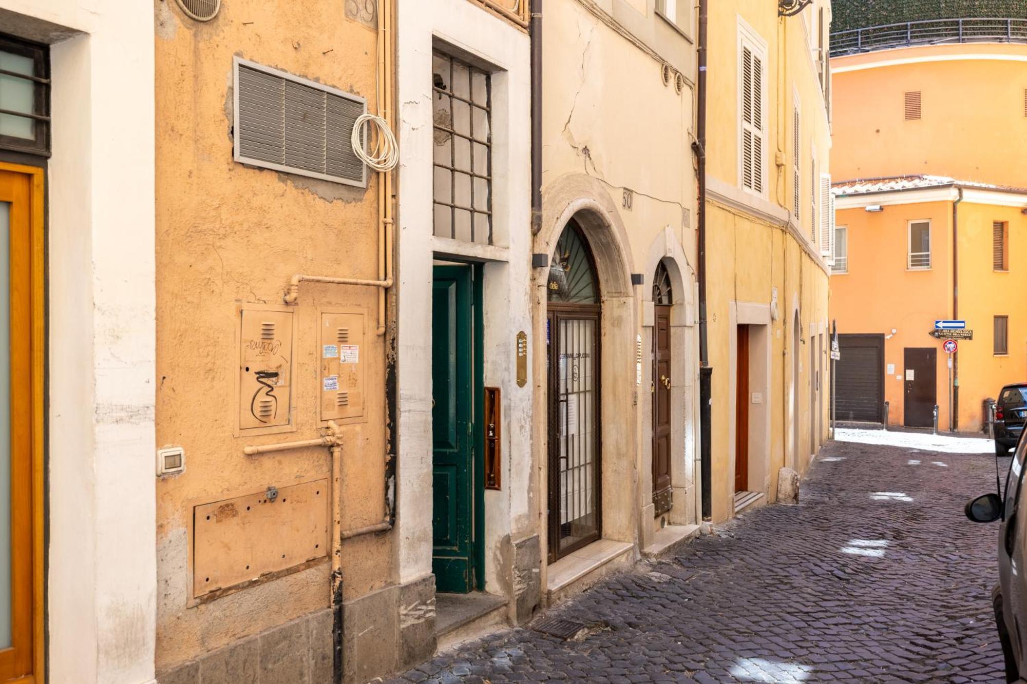 רומא Suite Trevi - Charming Loft Near Trevi Fountain מראה חיצוני תמונה